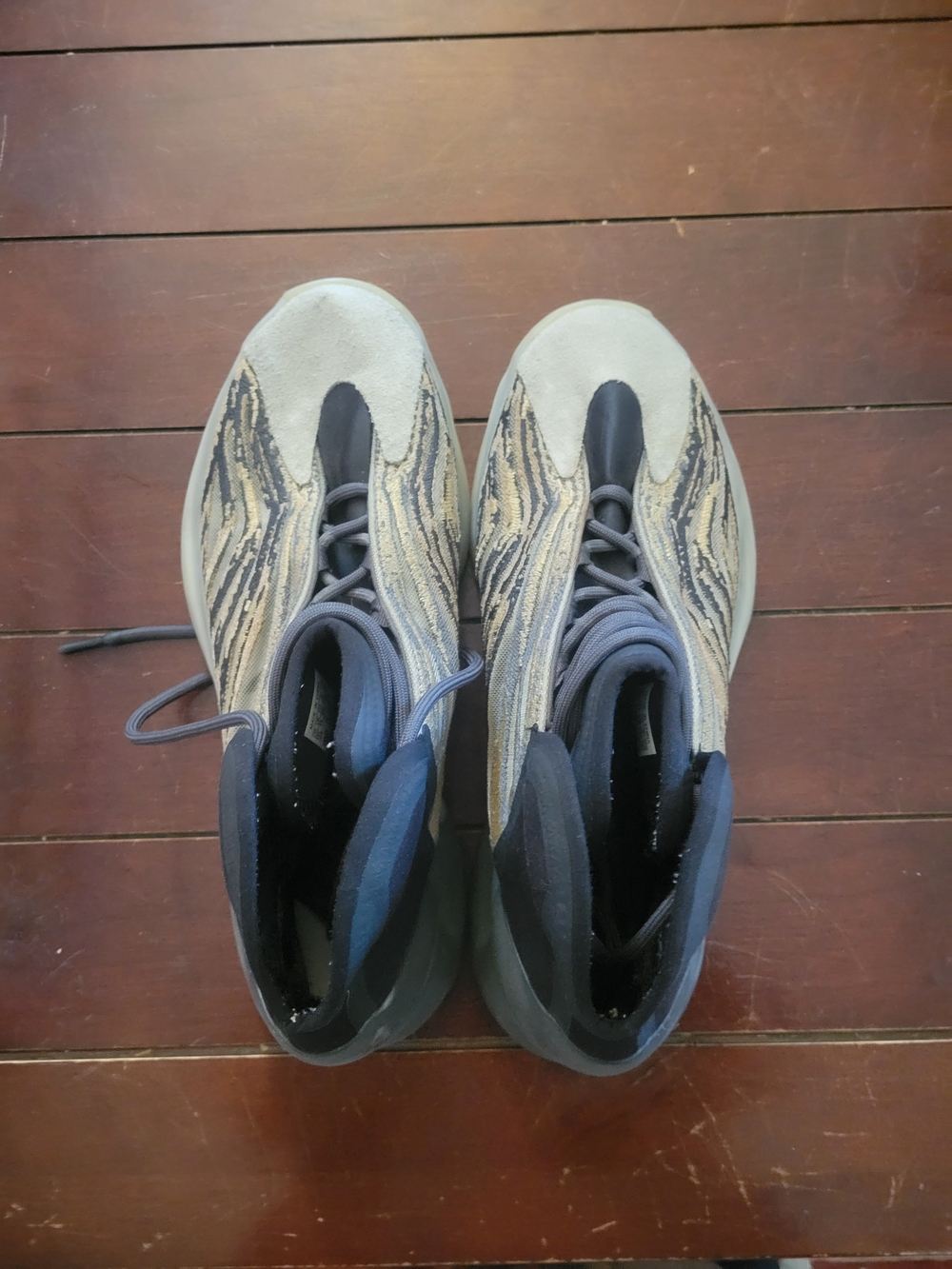 Adidas - YEEZY Sneakers QNTM in Gray and Black with COA size 11.5